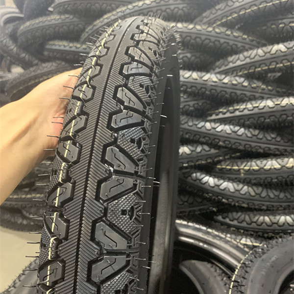 Ruedas y neumáticos de motocicletas para 3.00-17 puerto de carga puerto de Qingdao resistencia a la tracción 10.5