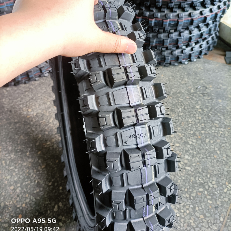 Contenido de caucho del 45% en neumáticos blandos para motocicletas de carretera 140/80-18 para el mercado ruso