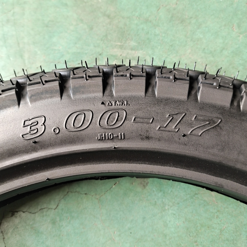 Pneumático de motocicleta 17 3.00-17 Pneumático de supermoto con resistencia a la tracción duradera