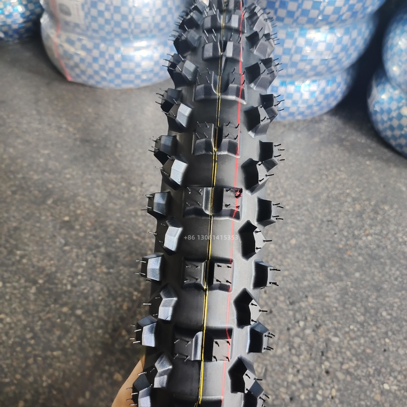 90/90-21 90 90 21 neumático de motor con un peso de 4,1 kg y un contenido de caucho del 35% al 55%