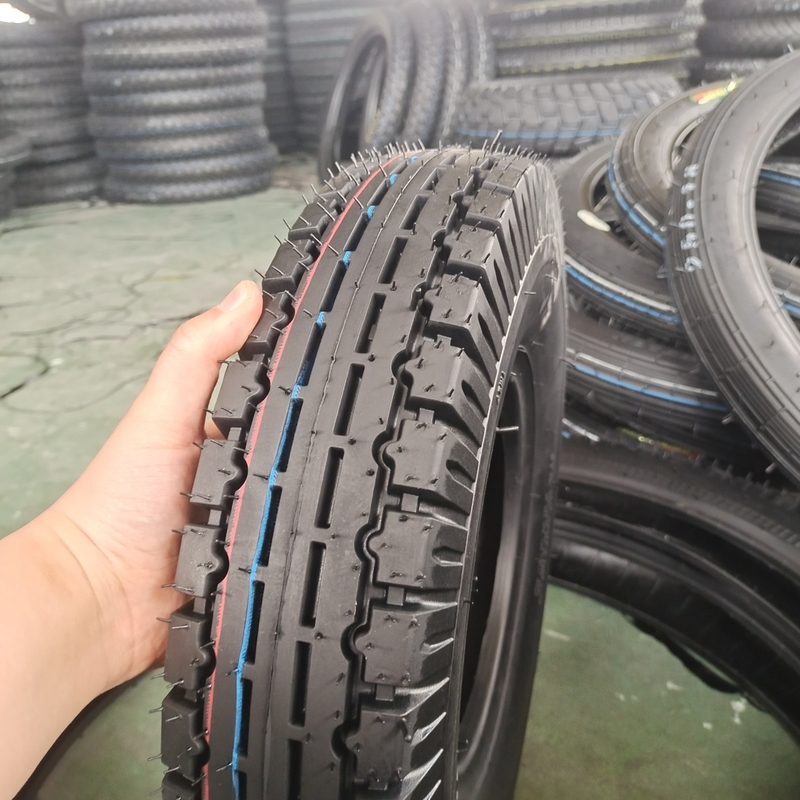 Consigue tu neumático de Bajaj de tres ruedas 4.00-8 reemplazado por uno