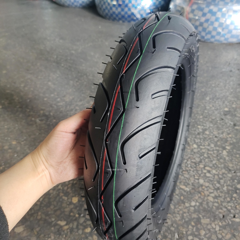 Contenido de caucho del 35% al 45% neumático sin tubo para motocicletas 3.50-10 350 10 con material duradero