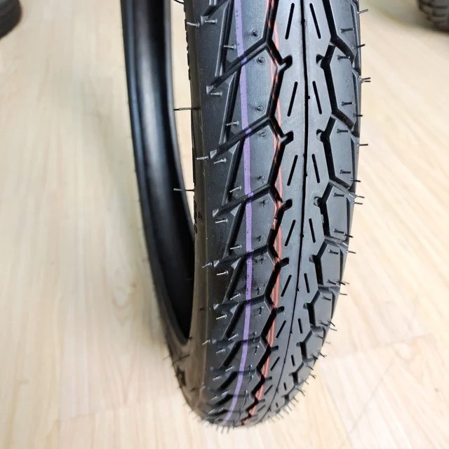 Envases de neumáticos de carga del puerto de Qingdao para neumáticos de motocicletas IRC 60/100-17 70/100-17 Incluido