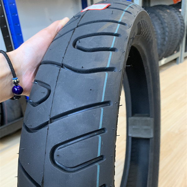 110/80-17 Prohibición de neumáticos para motocicletas con 20000 KM de vida útil y construcción duradera