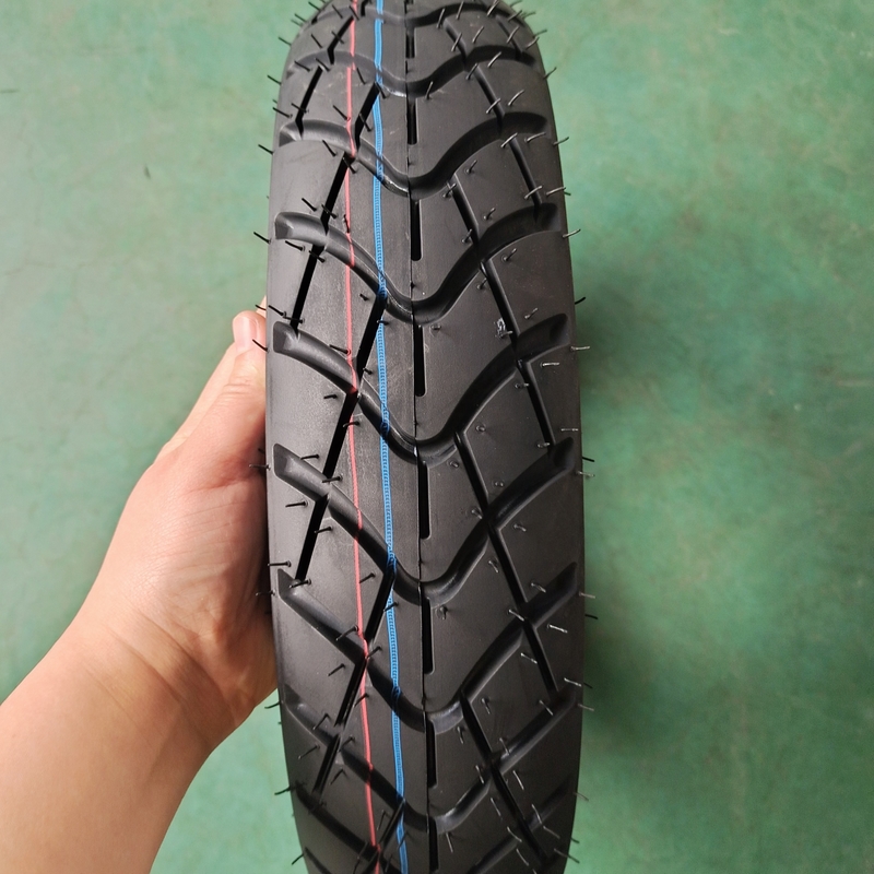 90/90-12 Ruedas y accesorios de neumáticos de motor Casca de neumáticos de caucho natural para la eficiencia