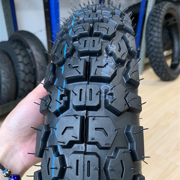 Pneus de motocicleta asequibles 90/90-18 con carcasa de neumáticos y 35%-55% de contenido de caucho
