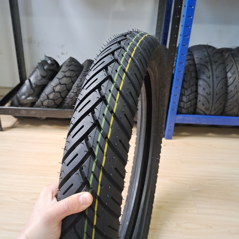 Contenido de caucho del 35% al 55% 90/90-18 neumático de motocicleta para la naturaleza Materia prima de caucho acero nylon