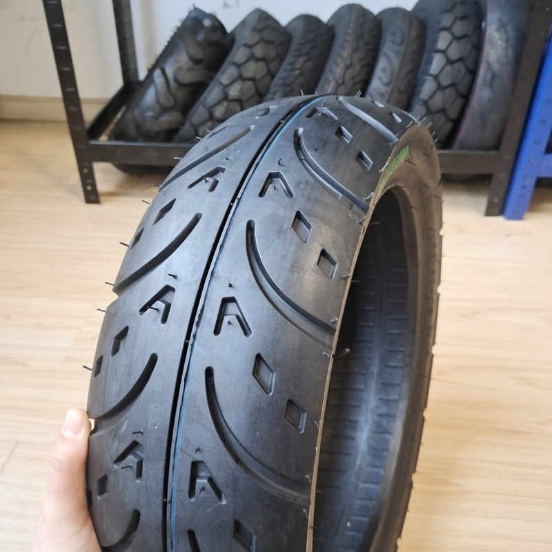 neumático de motocicleta neumático de scooter 130/60-13 sin tubos Clase A con 35%-55% de contenido de caucho