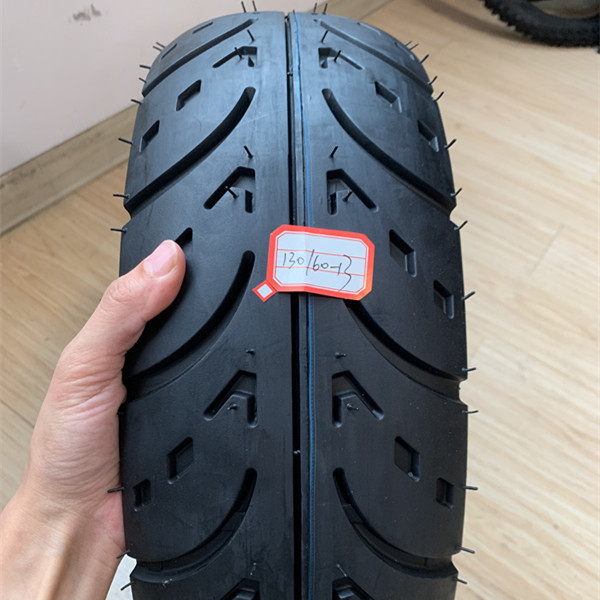 Máquina profesional de cambio de neumáticos de motocicleta 130/60-13 con resistencia a la tracción 10.5