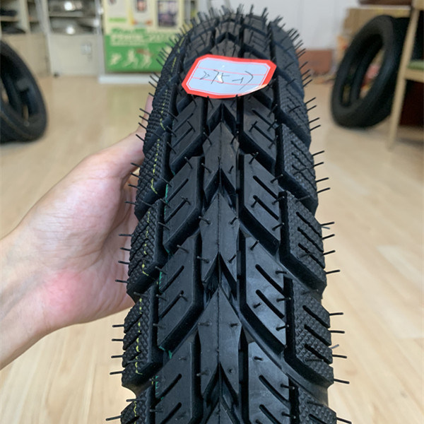20000 KM de trabajo de la vida neumático de moto 2.75-17 47 L con diseño de patrón profundo de Maggion