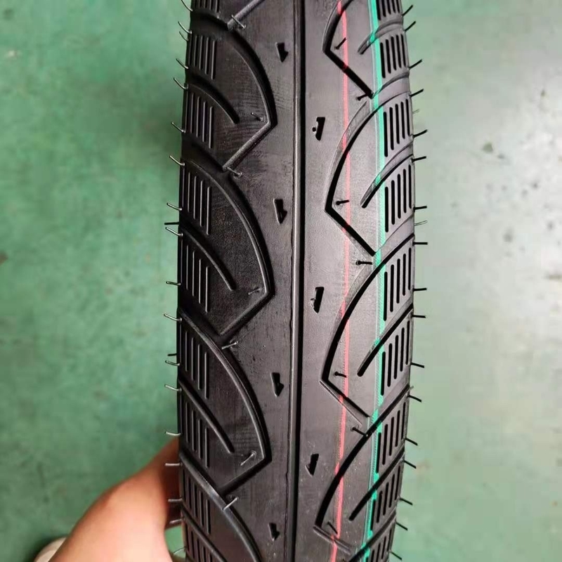 Capacidad de producción de 5000 piezas por día neumáticos para motocicletas con diseño profundo