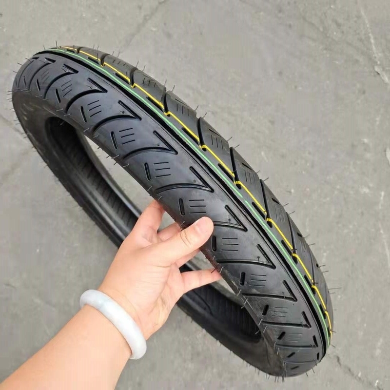 Naturaleza caucho sin tubo 90/90-18 neumático de motocicleta con pieza de repuesto Vida útil 20000 KM