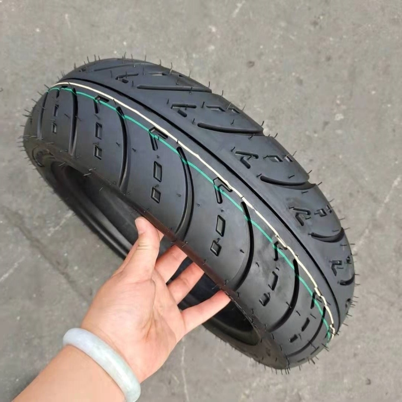 5000 piezas por día Capacidad de producción Casilla de neumáticos para neumáticos sin tubo de motocicletas 120/70 12