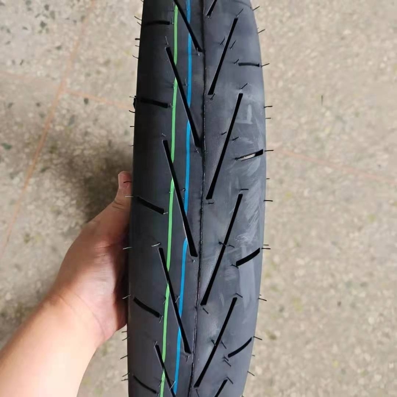 Neumático de motocicleta de caucho negro para motocicleta en el puerto de Qingdao Entrega en 25 días