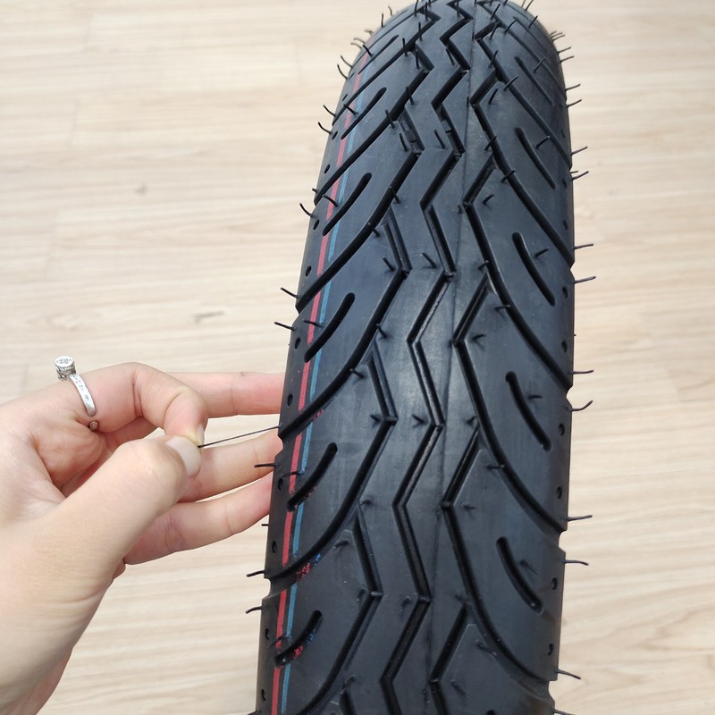 Carga en el puerto de Qingdao 90/90/18 Innova neumáticos de motocicleta antiguos con tasa de flexibilidad 6PR/8PR