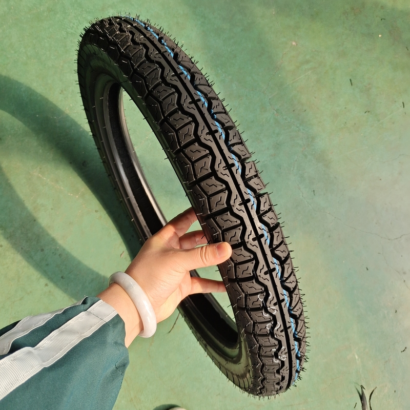 Pneumático para motocicletas sin tubos 3.00-18 5000 pcs por día Capacidad de producción para el mercado africano