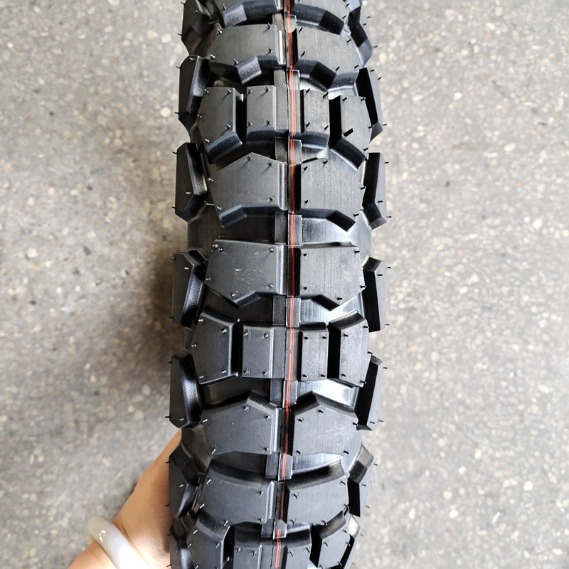 Fabricado en el puerto de Qingdao 120/90-18 neumático de motocicleta neumático para estabilidad en línea recta
