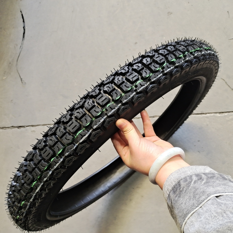 280kpa Alto contenido de caucho Pneumático de motocicleta fuera de carretera 275-21 275 21 para el mercado africano