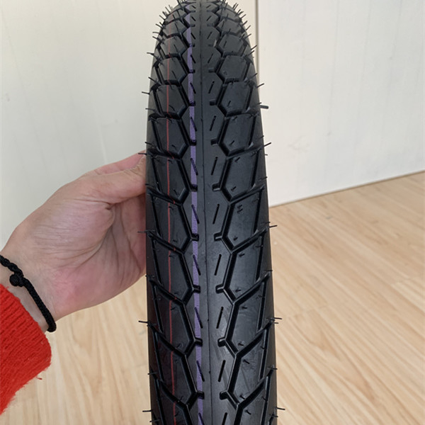Capacidad de producción 10000 piezas por día para neumáticos de caucho para motocicletas 70/100-17