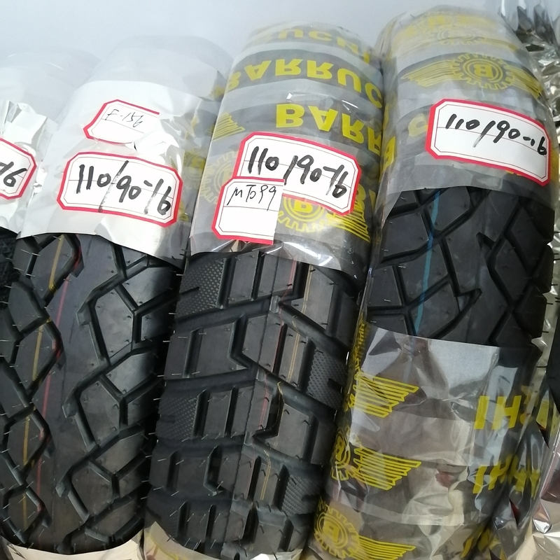 16 pulgadas 110/90-16 neumáticos de moto sin tubo en el puerto de Qingdao con presión de aire 280kpa