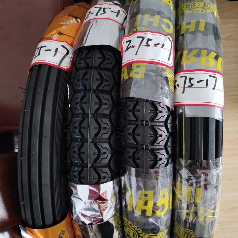 Super caucho neumático de motocicleta y tubo 275-17 carcasa de neumáticos para un rendimiento duradero