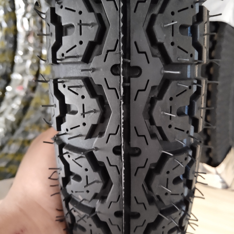 Revestimiento del neumático 3.50-16 neumático de motocicleta con resistencia a la tracción de 10.5